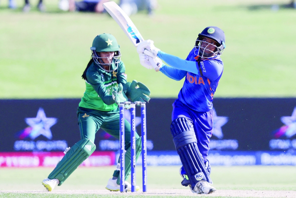 India’s Pooja Vastrakar (R) plays a shot as Pakisan’s wicketkeeper Sidra Nawaz looks on during the Round 1 Women’s Cricket World cup match at Bay Oval. — AFP