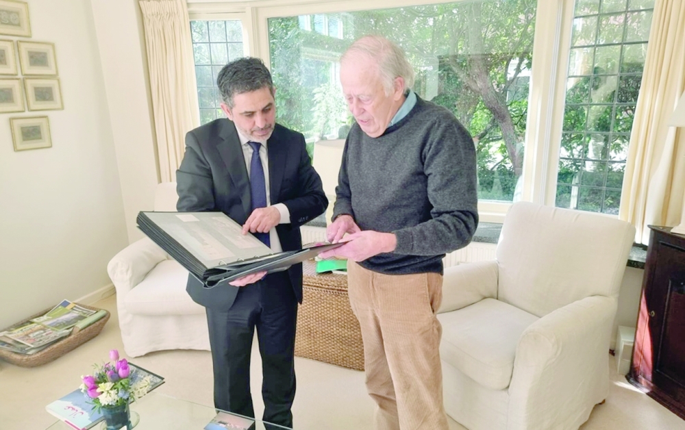 Erik van Scherpenzeel with Shaikh Dr Abdullah Salim al Harthi. 