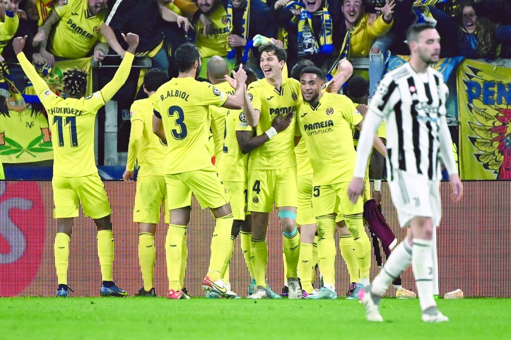 TOPSHOT - Villarreal's Spanish defender Pau Torres (Rear C) celebrates after scoring during the UEFA Champions League round of 16 second leg football match between Juventus and Villareal on March 16, 2022 at the Juventus stadium in Turin. (Photo by Marco BERTORELLO / AFP)