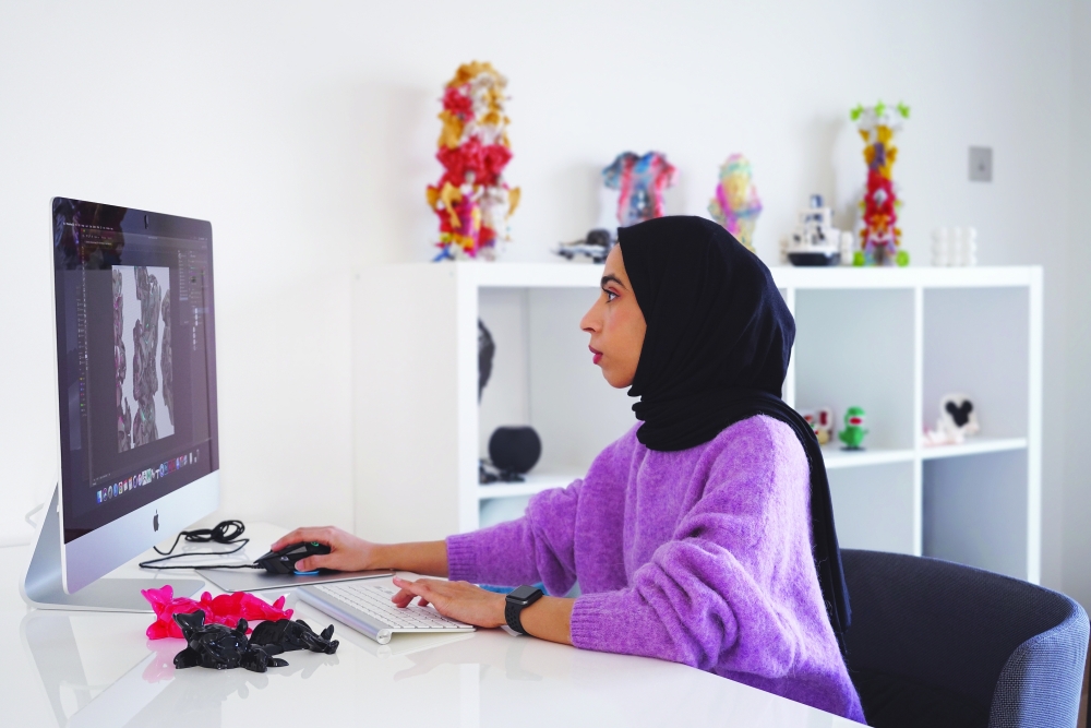 Omani artist Majeda Alhinai. Image courtesy of Majeda Alhinai. Option 2