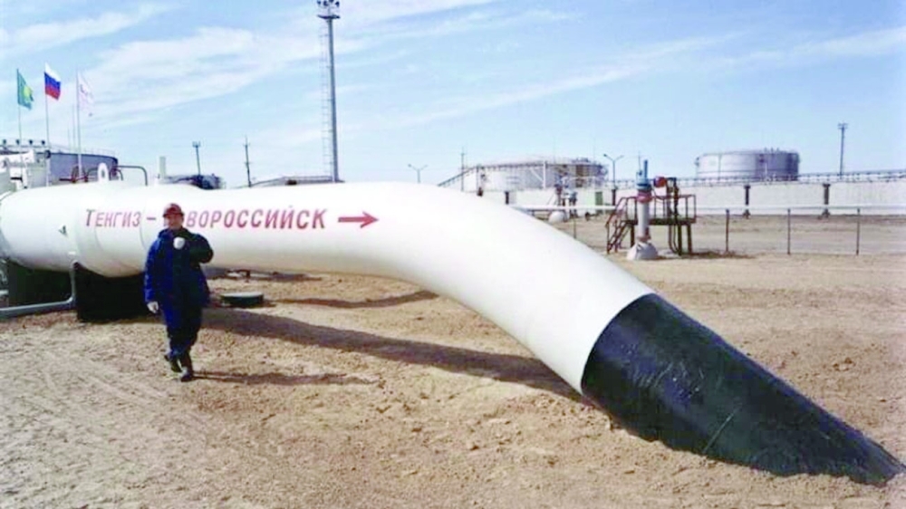 Oil slips as Kazakh supply concerns ease