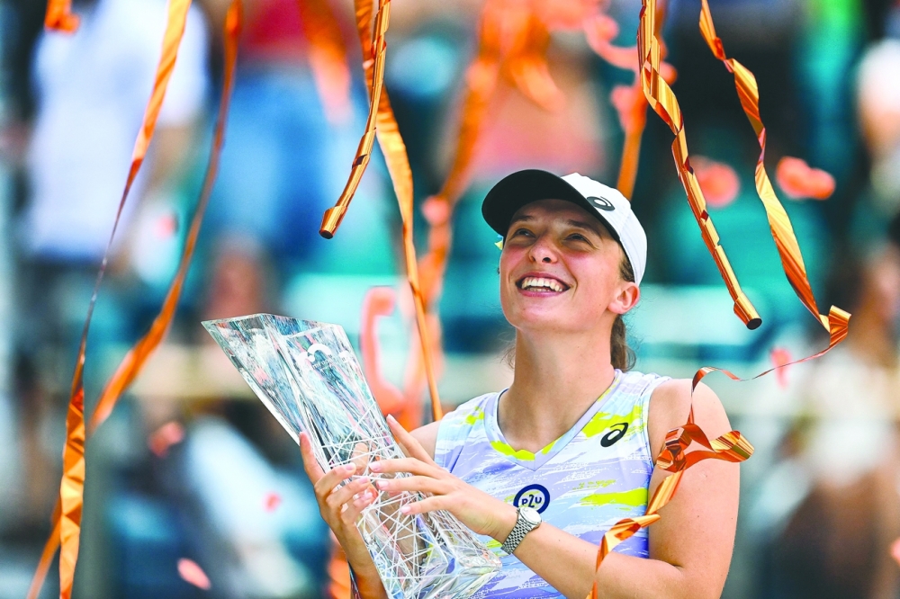 Poland’s Iga Swiatek poses with her trophy after winning the women’s single finals at the 2022 Miami Open in Miami Gardens, Florida. -- AFP