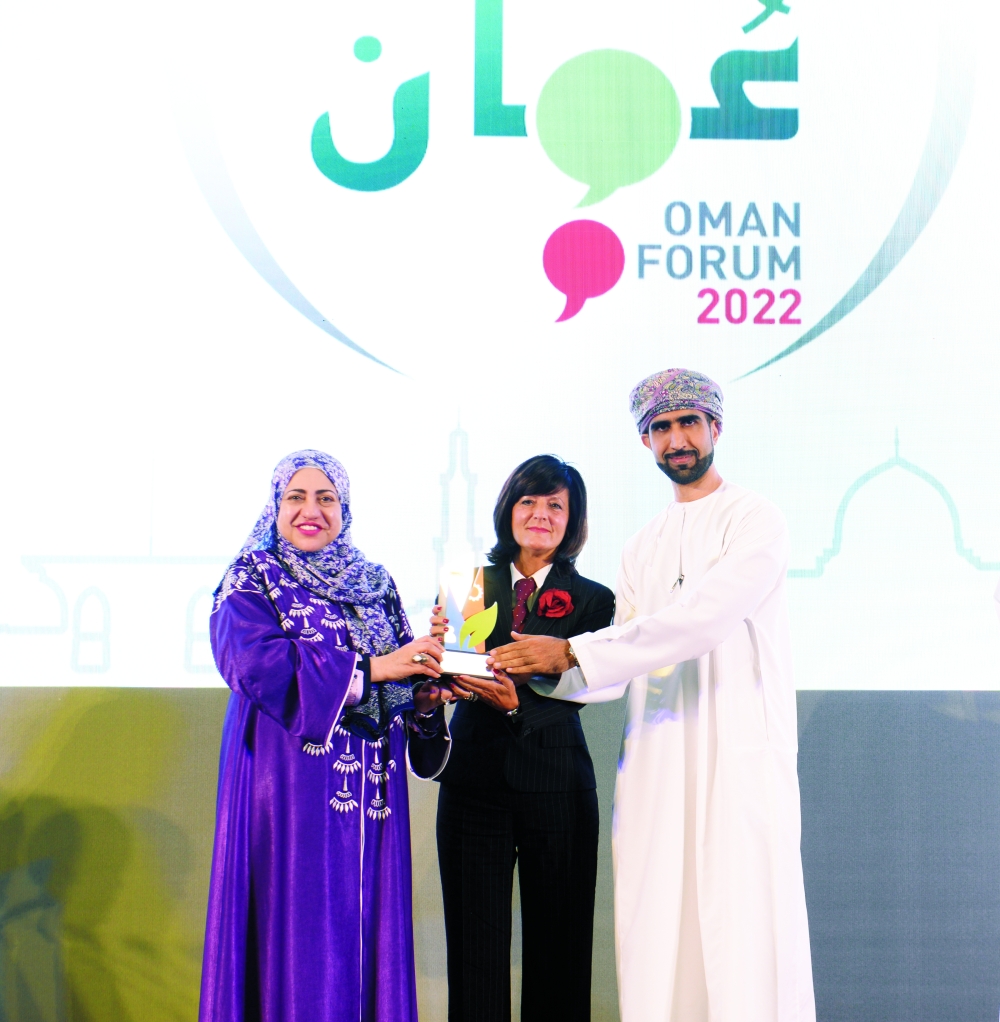Oman Cables CEO receives leadership award Oman Observer