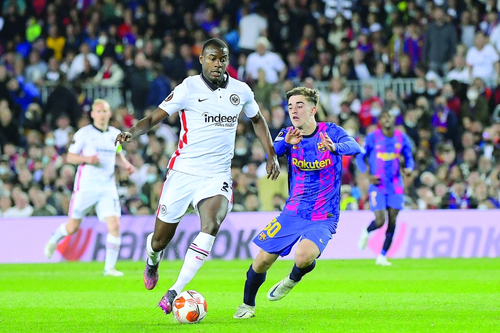 Eintracht Frankfurt's French defender Obite Evan Ndicka (L) fights for the ball with Barcelona's Spanish midfielder Gavi during the Europa League quarterfinal second leg football match between FC Barcelona and Eintracht Frankfurt at the Camp Nou Stadium in Barcelona on April 14, 2022.  (Photo by Jose Jordan / AFP)