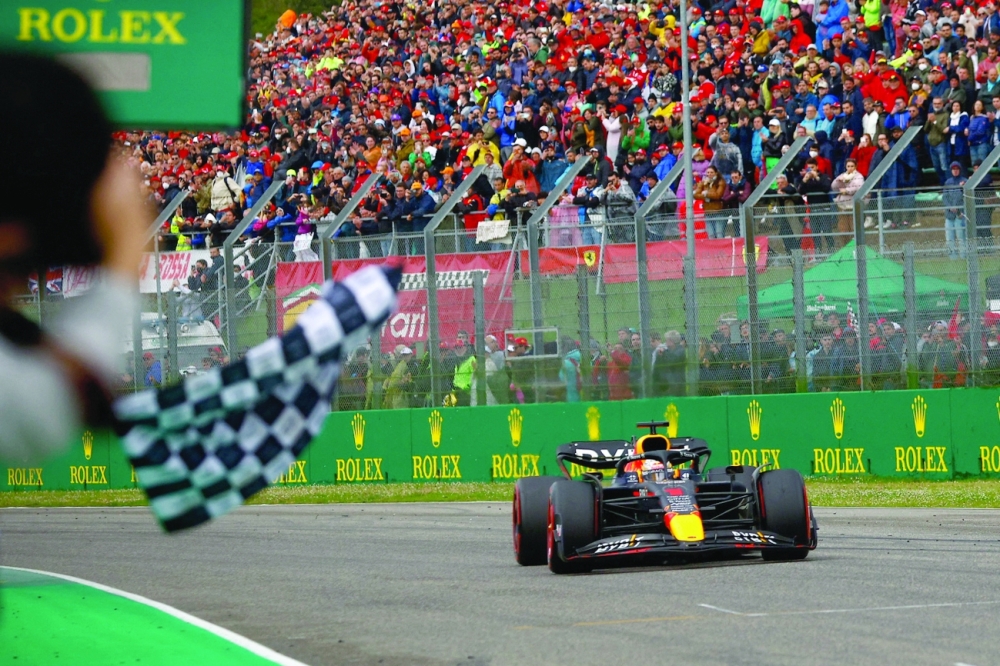 TOPSHOT - Red Bull Racing's Dutch driver Max Verstappen crosses the line to win the Emilia Romagna Formula One Grand Prix at the Autodromo Internazionale Enzo e Dino Ferrari race track in Imola, Italy, on April 24, 2022.  (Photo by GUGLIELMO MANGIAPANE / POOL / AFP)

