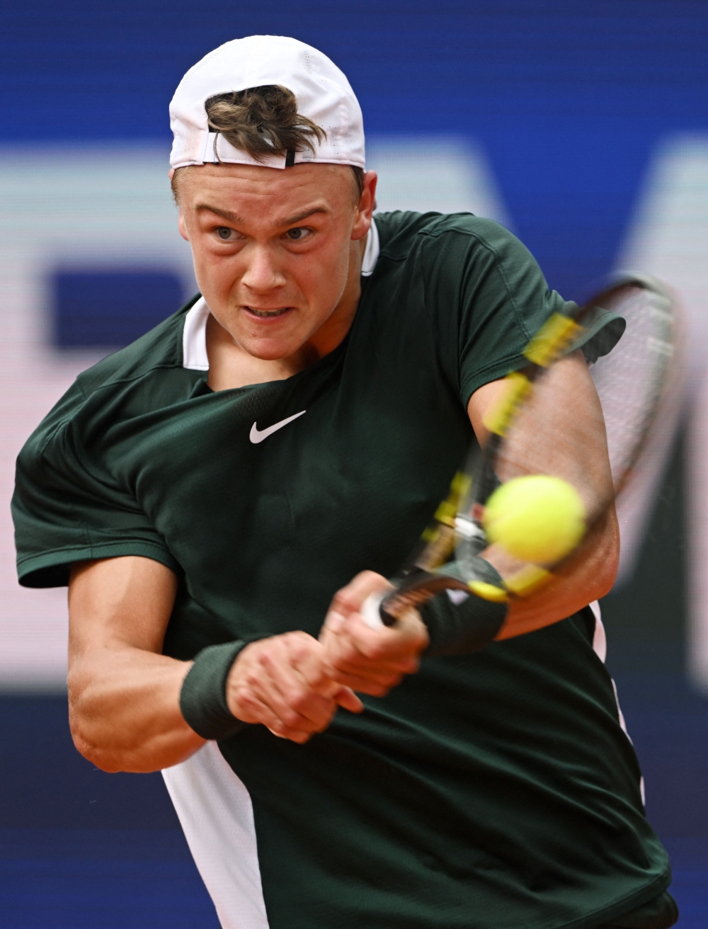 Denmark's Holger Rune returns the ball to Germany's Alexander Zverev during their match of the ATP tennis BMW Open in Munich, southern Germany, on April 27, 2022.  (Photo by Christof STACHE / AFP)

