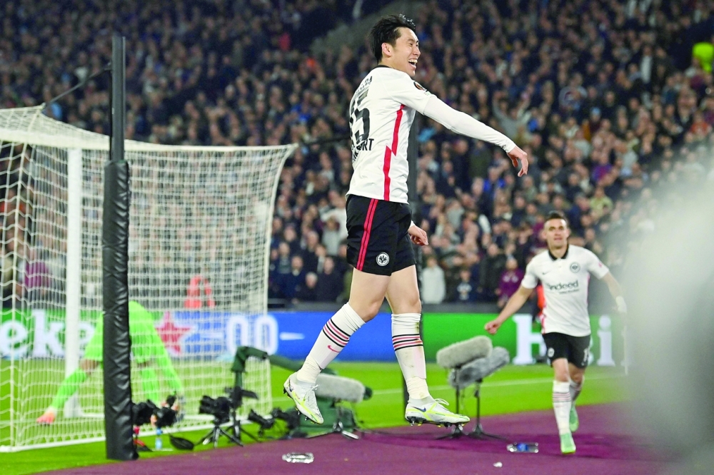 Frankfurt's Japanese midfielder Daichi Kamada celebrates scoring the team's second goal during the UEFA Europa League semifinal first leg football match between West Ham United and Eintracht Frankfurt, at the London Stadium in east London, on April 28, 2022.  (Photo by Glyn KIRK / AFP)