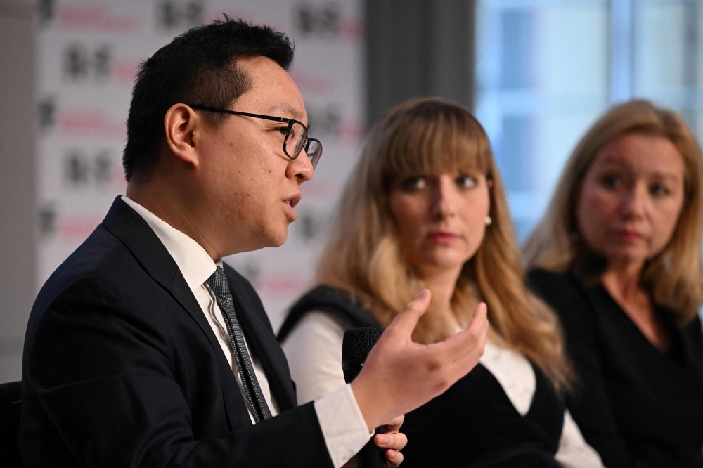 Hong Kong journalist based in London Kris Cheng (L), flanked by Reporters without Borders Director of Operations and Campaigns Rebecca Vincent and Director of the foreign press association Deborah Bonetti, during the Reporters Without Borders press conference unveiling its 2022 World Press Freedom Index, in London. —  AFP