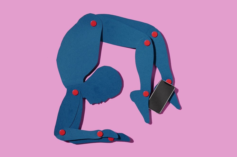 Health providers say they are seeing more patients than ever with pain and joint ailments in their hands, necks, shoulders and upper backs  and that mobile phones are most likely playing a part. (Javier Jan/The New York Times)