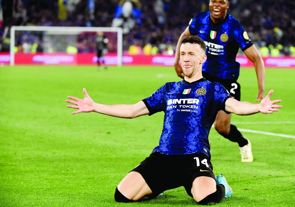Inter Milan's Croatian midfielder Ivan Perisic celebrates after scoring the 4th goal during the Italian Cup (Coppa Italia) final football match between Juventus and Inter on May 11, 2022 at the Olympic stadium in Rome. (Photo by Filippo MONTEFORTE / AFP)

