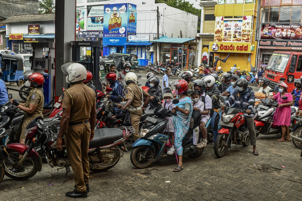 Lines for fuel at a gas station in Colombo, Sri Lanka on Wednesday, May 18, 2022. (Atul Loke/The New York Times)