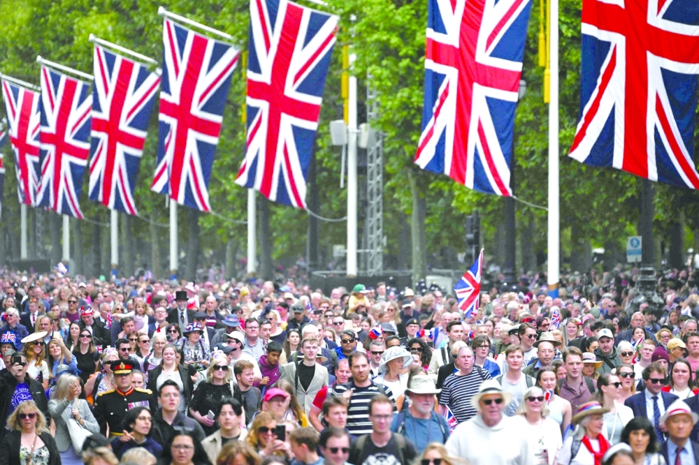 Members of the public walk down The Mall towards Buckingham Palace during the Queen's Birthday Parade. 