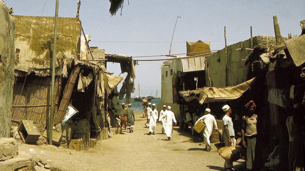 Muttrah-souq,-seaside---1962