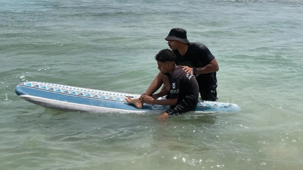 surfing-lesson-in-water