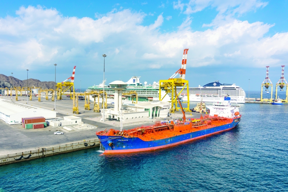 Muscat,,Oman,-,December,20,,2015:,Port,Sultan,Qaboos,In