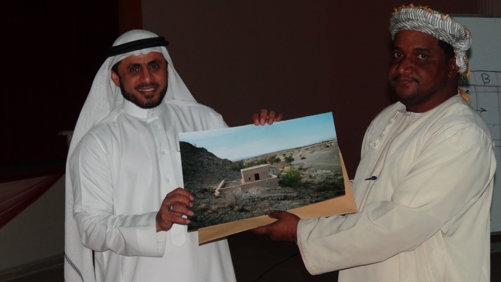 Salim Mubarak al Harthy with a visitor from Saudi Arabia