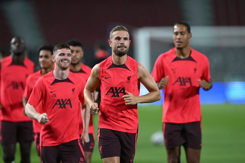 Liverpool midfielder Jordan Henderson (C) takes part in a training session at Rajamangala National Stadium in Bangkok. -- AFP