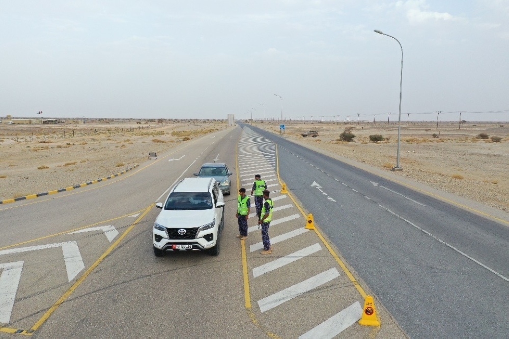 Police patrols on roads leading to Dhofar.