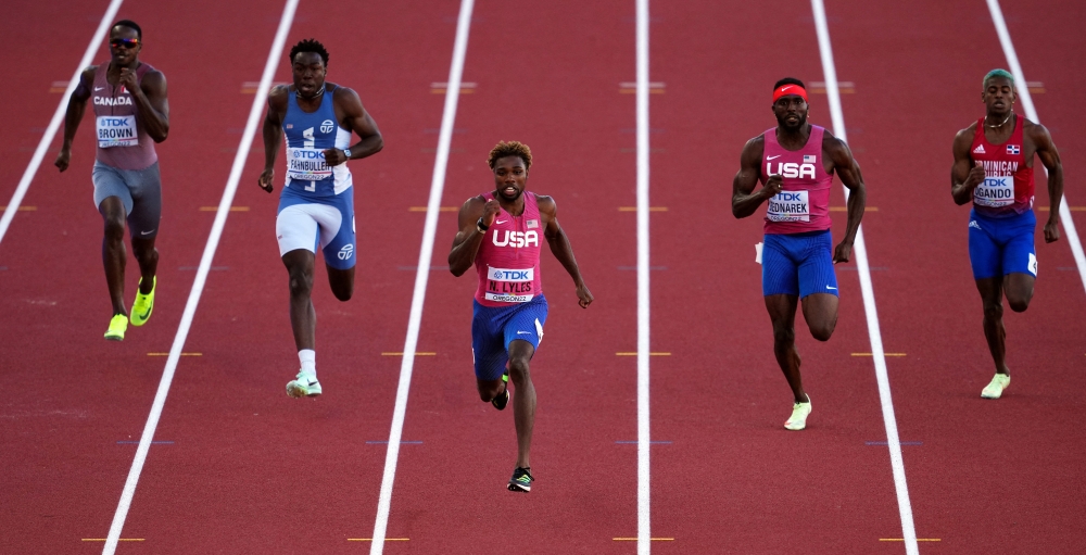 Athletics - World Athletics Championships - Men's 200 Metres - Final - Hayward Field, Eugene, Oregon, US - July 21, 2022 Noah Lyles of the US, Liberia's Joseph Fahnbulleh, Canada's Aaron Brown, Kenny Bednarek of the US and Dominican Republic's Alexander Ogando in action during the men's 200 metres final REUTERS/Aleksandra Szmigiel     TPX IMAGES OF THE DAY