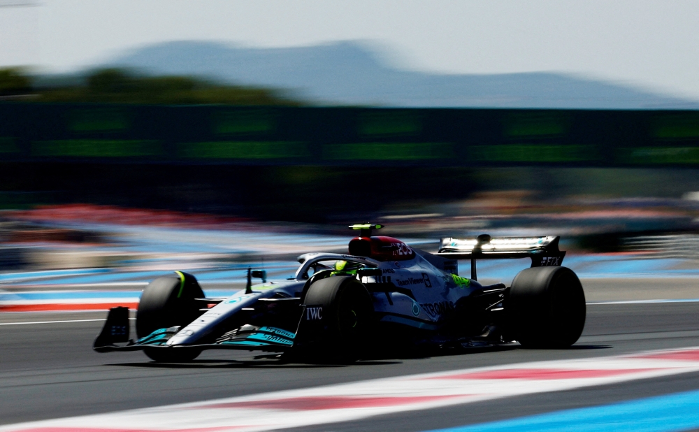 FILE PHOTO: Formula One F1 - French Grand Prix - Circuit Paul Ricard, Le Castellet, France - July 24, 2022 Mercedes' Lewis Hamilton in action during the race REUTERS/Sarah Meyssonnier/File Photo
