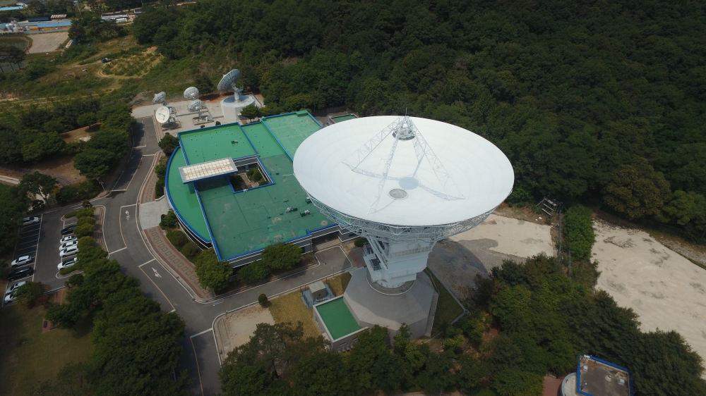 An undated photo provided by the Korean Aerospace Research Institute of the 35-meter deep space antenna in Yeoju, South Korea, that communicates with the Danuri. (Korean Aerospace Research Institute via The New York Times)