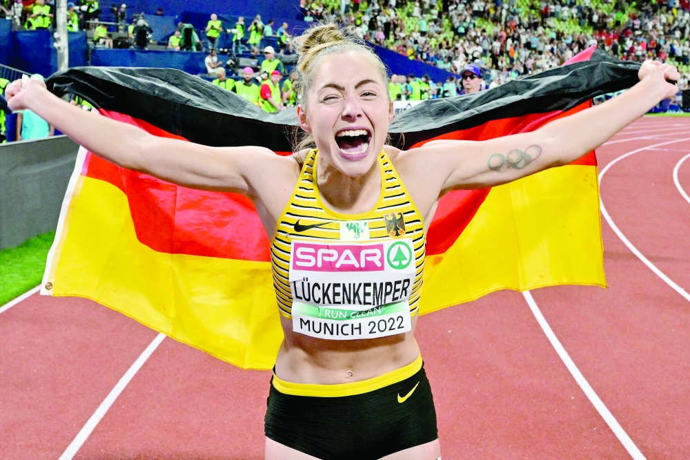 Germany's Gina Luckenkemper celebrates winning the gold in the women's 100m final during the European Athletics Championships at the Olympic Stadium in Munich, southern Germany on August 16, 2022. (Photo by ANDREJ ISAKOVIC / AFP)

