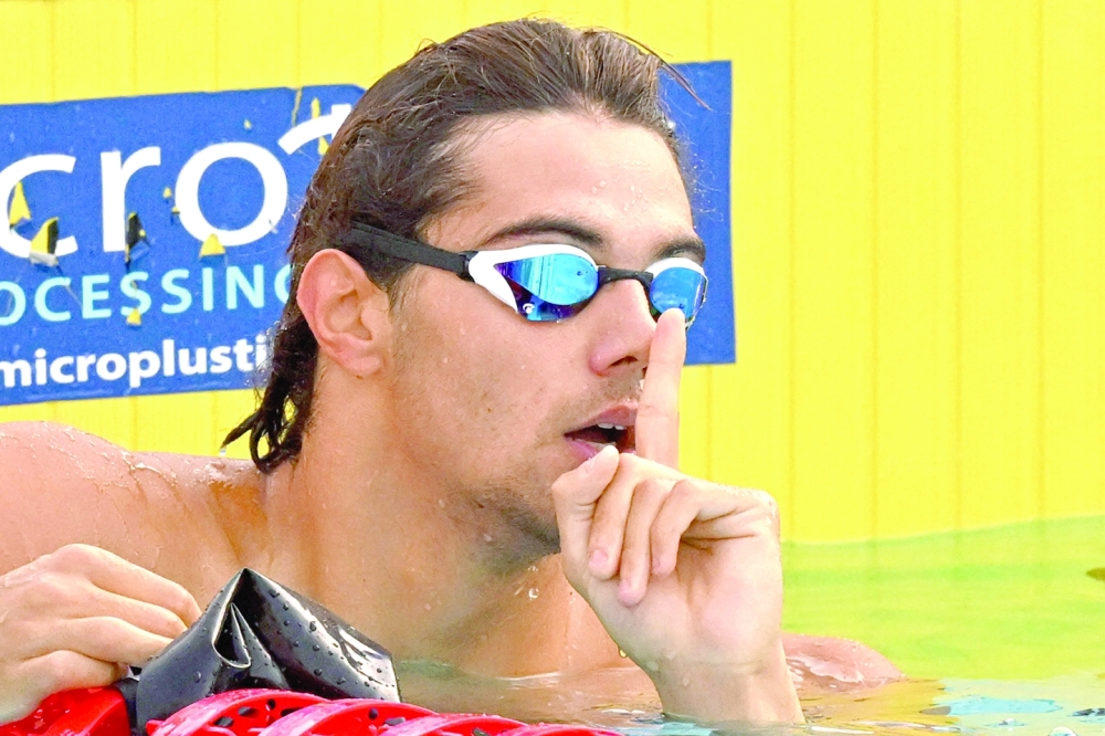 Italy's Thomas Ceccon reacts after winning the Men's 100m backstroke final event on August 17, 2022 during the LEN European Aquatics Championships in Rome. (Photo by Alberto PIZZOLI / AFP)


