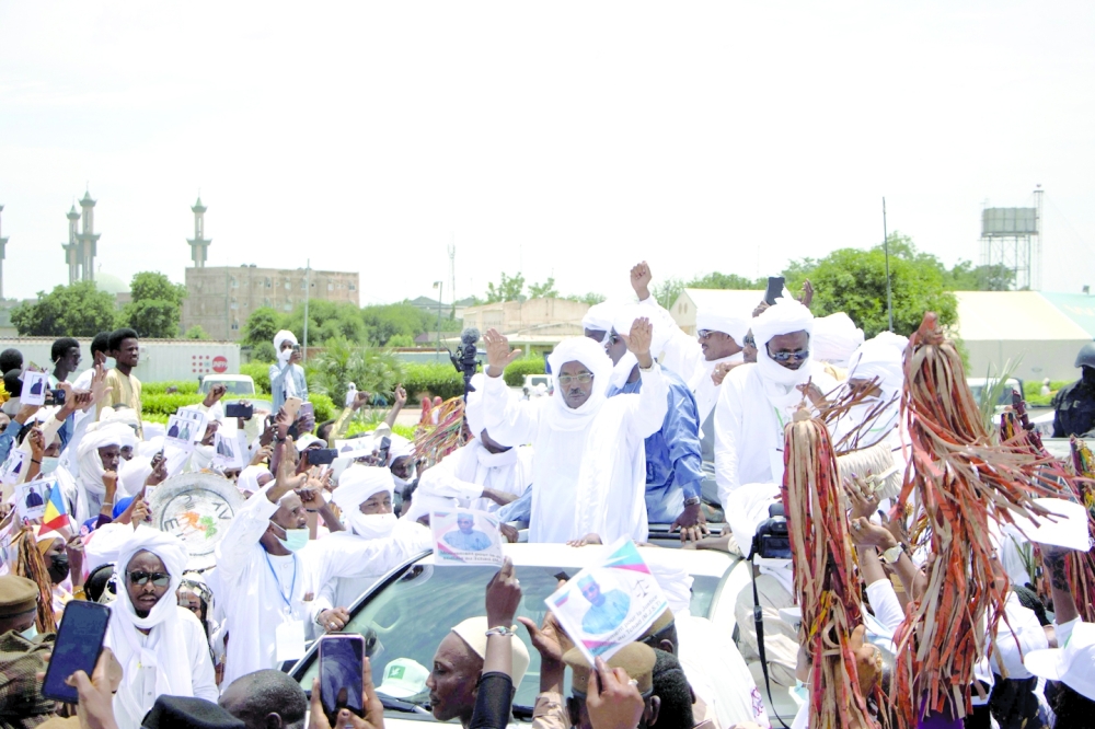 Mahamat Nouri (C), leader of the UFDD movement, waves to bystanders as he leaves the N'Djamena International Airport on Thursday. - AFP