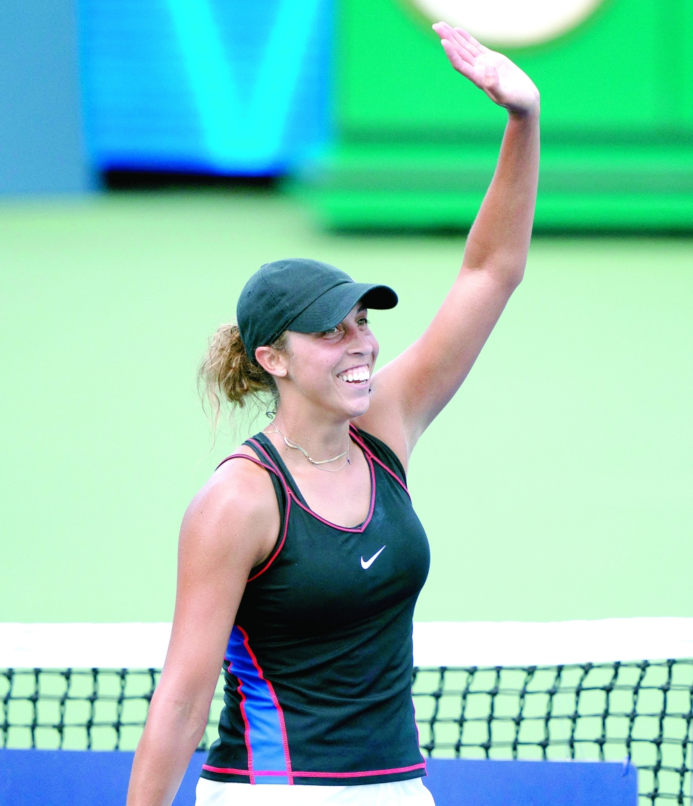 Madison Keys (USA) acknowledges the spectators after winning her match against Iga Swiatek (POL) at the Western & Southern Open at the at the Lindner Family Tennis Center. -- USA TODAY Sports
