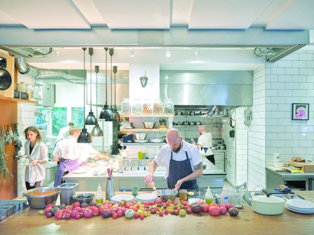 Frieda, a restaurant that offers accessible fine dining and an open kitchen in Berlin, Aug. 12, 2022. (Andreas Meichsner/The New York Times)