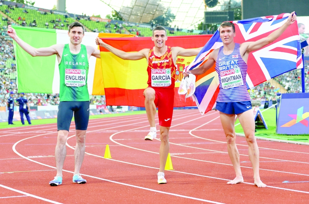 2022 European Championships - Athletics - Olympiastadion, Munich, Germany - August 21, 2022 Spain's Mariano Garcia celebrates after winning gold in the men's 800m final alongside silver medallist Britain's Jake Wightman and bronze medallist Ireland's Mark English REUTERS/Wolfgang Rattay
