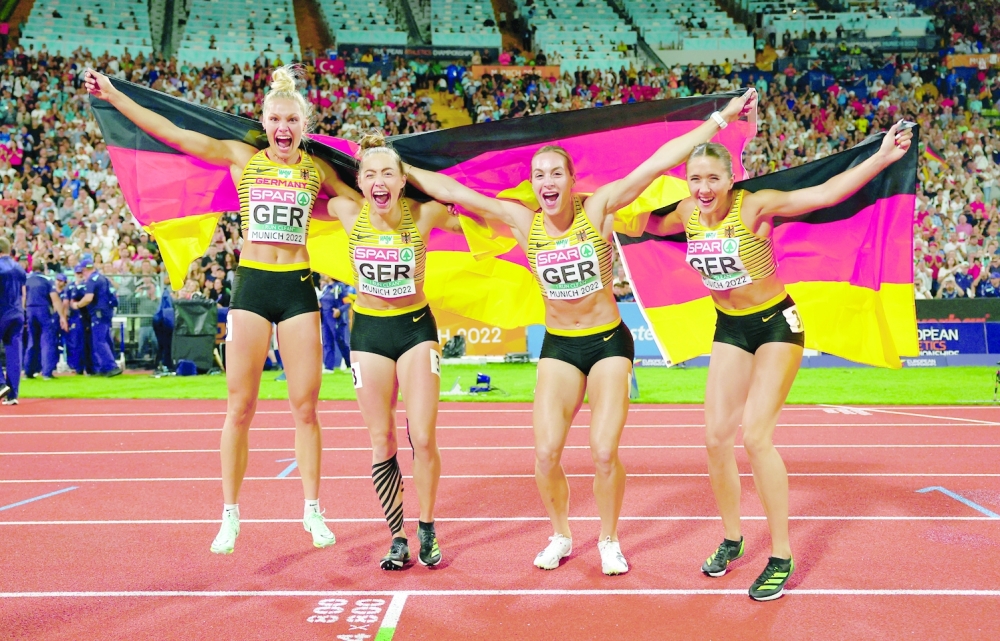 2022 European Championships - Athletics - Olympiastadion, Munich, Germany - August 21, 2022 Germany's Rebekka Haase, Alexandra Burghardt, Lisa Mayer and Gina Luckenkemper celebrates after winning gold in the women's 4 x 100m final REUTERS/Kai Pfaffenbach
