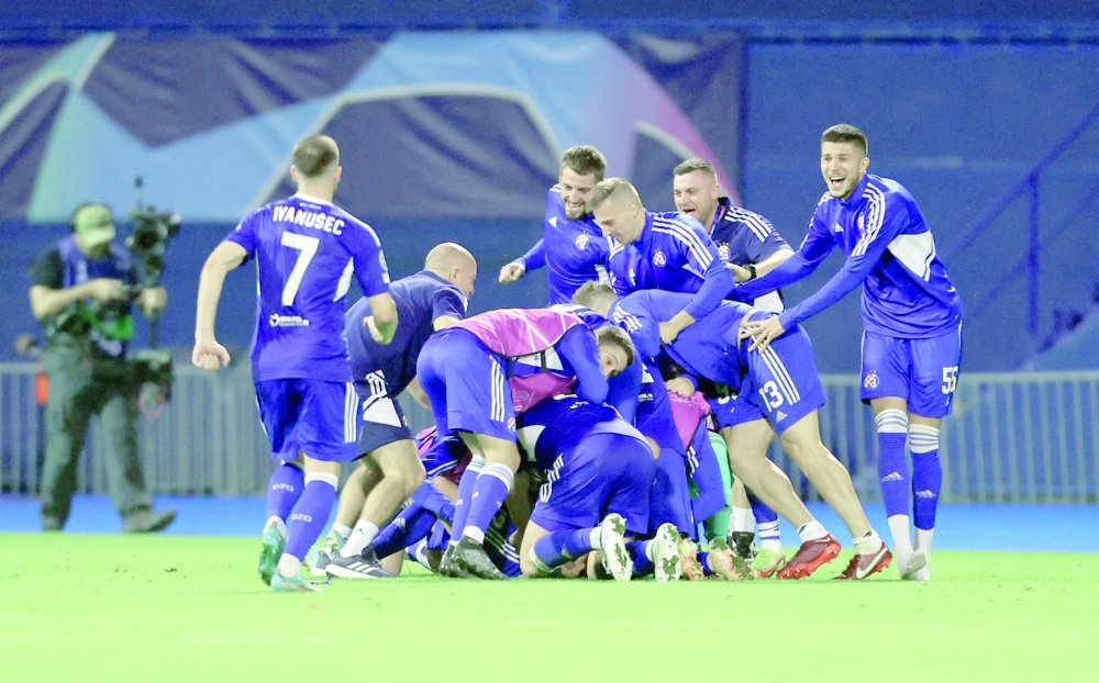 Soccer Football - Champions League Qualifying - Play-off Second Leg - GNK Dinamo Zagreb v Bodo/Glimt - Stadion Maksimir, Zagreb, Croatia - August 24, 2022 GNK Dinamo Zagreb's Petar Bockaj celebrates scoring their fourth goal with team-mates REUTERS/Antonio Bronic
