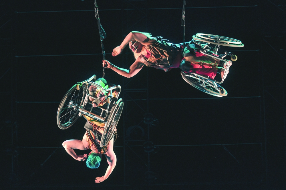 Laurel Lawson, left, and Alice Sheppard in Kinetic Light's "Wired" at the Shed in New York, Aug. 25, 2022.  (Jeenah Moon/The New York Times) 