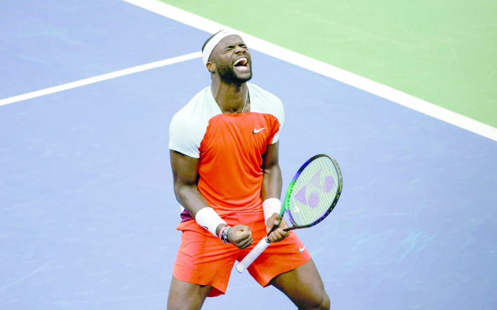TOPSHOT - USA's Frances Tiafoe celebrates after defeating Russia's Andrey Rublev during their 2022 US Open Tennis tournament men's singles quarter-final match at the USTA Billie Jean King National Tennis Center in New York, on September 7, 2022. (Photo by KENA BETANCUR / AFP)

