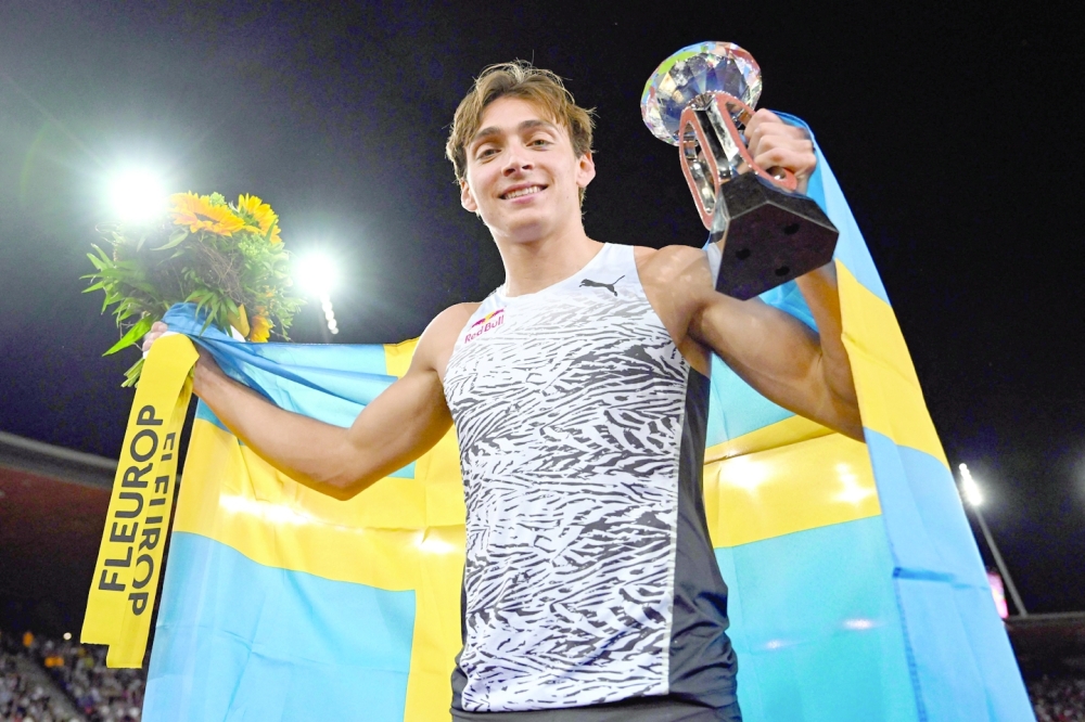Sweden's Armand Duplantis celebrates after victory in the men's pole vault final during the Diamond League athletics meeting at Stadion Letzigrund stadium in Zurich on September 8, 2022. (Photo by Fabrice COFFRINI / AFP)

