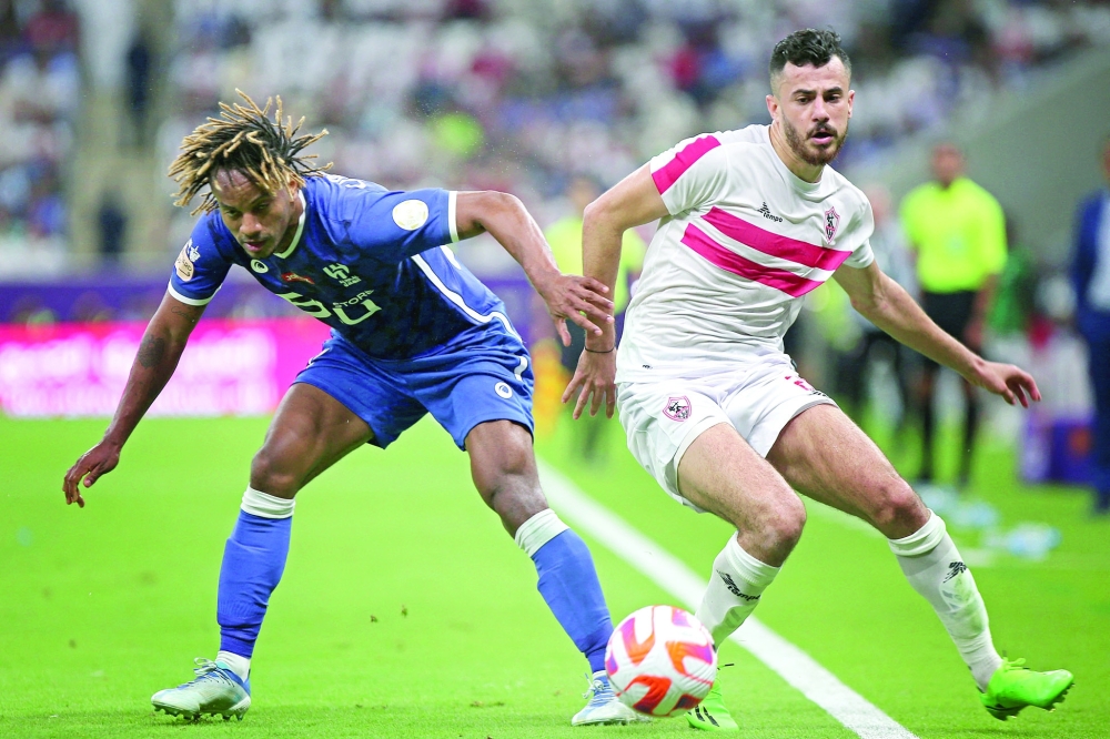 Hilal's midfielder Andre Carrillo (L) vies for the ball with Zamalek's Egyptian defender Mahmoud Hamdy during the Lusail Super Cup football match between Saudi Arabia's Al Hilal and Egypt's Zamalek at the Lusail Stadium on the outskirts of Qatar's capital Doha on September 9, 2022.  (Photo by MUSTAFA ABUMUNES / AFP)