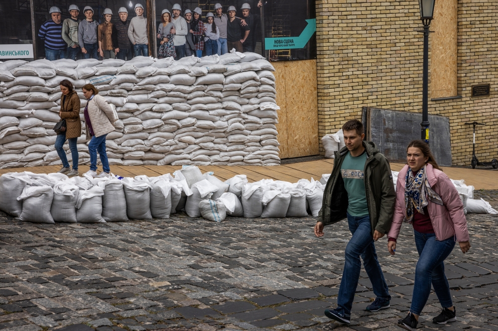Sandbags in central Kyiv, Ukraine, on Sunday, Sept. 11, 2022. (Jim Huylebroek/The New York Times)
