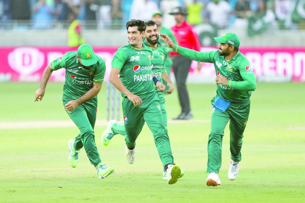 Pakistan's Naseem Shah (C) celebrates with teammates after bowling out Sri Lanka's Kusal Mendis (not pictured) during the Asia Cup Twenty20 international cricket final match between Pakistan and Sri Lanka at the Dubai International Cricket Stadium in Dubai on September 11, 2022. (Photo by SURJEET YADAV / AFP)

