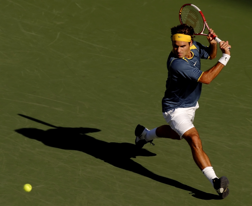 Roger Federer returns a volley from Lleyton Hewitt during a match at the 2005 US Open in New York, on Sept. 10, 2005. (Robert Caplin/The New York Times)