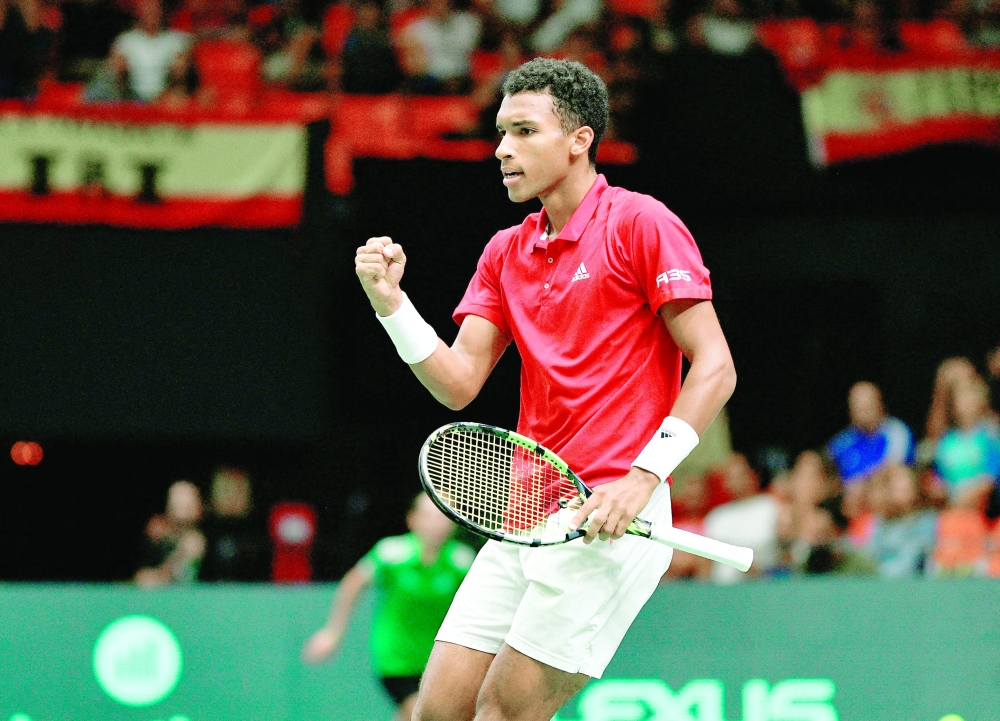Tennis - Davis Cup - Group B - Spain v Canada - Pavello Municipal Font de Sant Lluis, Valencia, Spain - September 16, 2022   Canada's Felix Auger Aliassime celebrates after winning the match against Spain's Marcel Granollers and Pedro Martinez REUTERS/Pablo Morano
