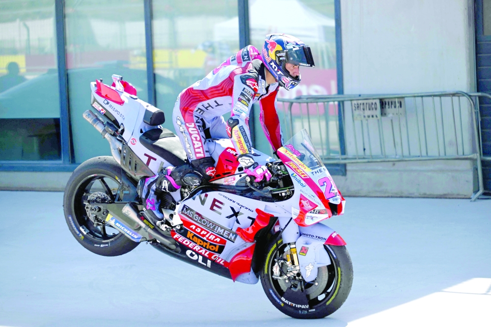 TOPSHOT - Ducati Gresini Italian rider Enea Bastianini celebrates after winning the Moto Grand Prix GP of Aragon at the Motorland circuit in Alcaniz on September 18, 2022.  (Photo by Pierre-Philippe MARCOU / AFP)


