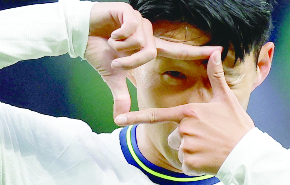Soccer Football - Premier League - Tottenham Hotspur v Leicester City - Tottenham Hotspur Stadium, London, Britain - September 17, 2022 Tottenham Hotspur's Son Heung-min celebrates scoring their fourth goal Action Images via Reuters/Peter Cziborra EDITORIAL USE ONLY. No use with unauthorized audio, video, data, fixture lists, club/league logos or 'live' services. Online in-match use limited to 75 images, no video emulation. No use in betting, games or single club /league/player publications.  Please contact your account representative for further details.
