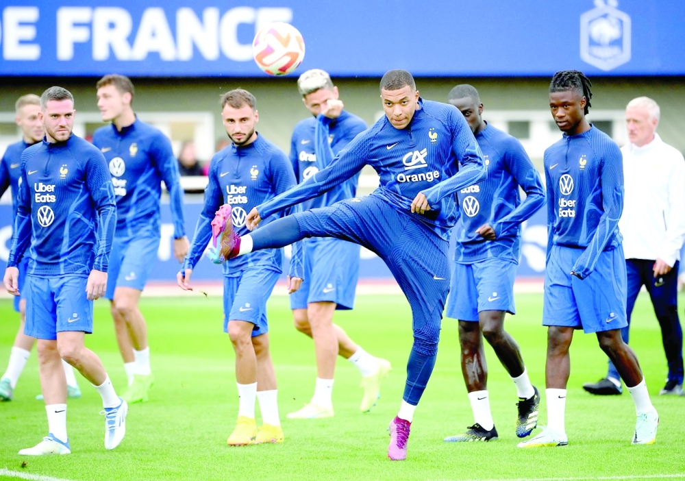 TOPSHOT - France's forward Kylian Mbappe controls the ball during a training session in Clairefontaine-en-Yvelines on September 20, 2022 as part of the team's preparation for the upcoming UEFA Nations League. (Photo by FRANCK FIFE / AFP)

