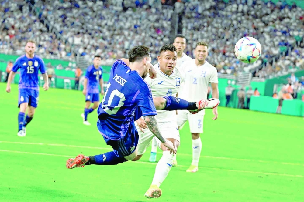 Argentina's Lionel Messi (L) kicks the ball during the international friendly match between Honduras and Argentina at Hard Rock Stadium in Miami Gardens, Florida, on September 23, 2022. (Photo by CHANDAN KHANNA / AFP)

