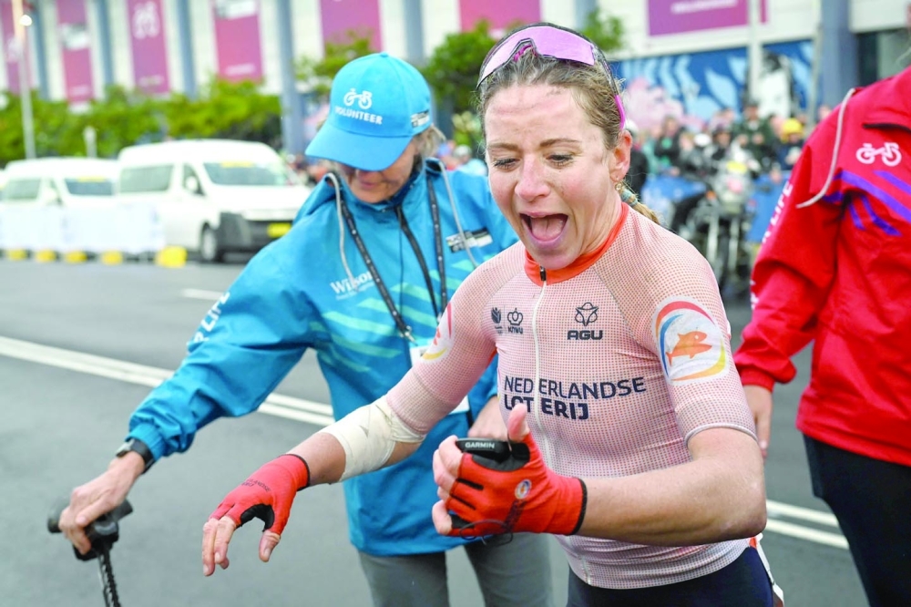 Dutch Annemiek Van Vleuten celebrates after winning the elite women road race at the UCI Road World Championships Cycling 2022, in Wollongong, on September 24, 2022.  Dutch star Annemiek Van Vleuten won the women's world cycling road race title on September 24, 2022 despite a fractured elbow, launching a breathtaking late attack for her second rainbow jersey. - Belgium OUT
 (Photo by DIRK WAEM / BELGA / AFP)

