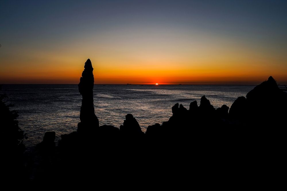 Sunrise at Chuam Chotdae Rock, a popular site for couples in Gangwon province, South Korea, Oct. 9, 2019. (Chang W. Lee/The New York Times)