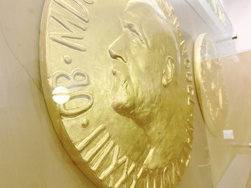 A Nobel Prize medal replica is on display inside the Norwegian Nobel Institute in Oslo. -- AFP