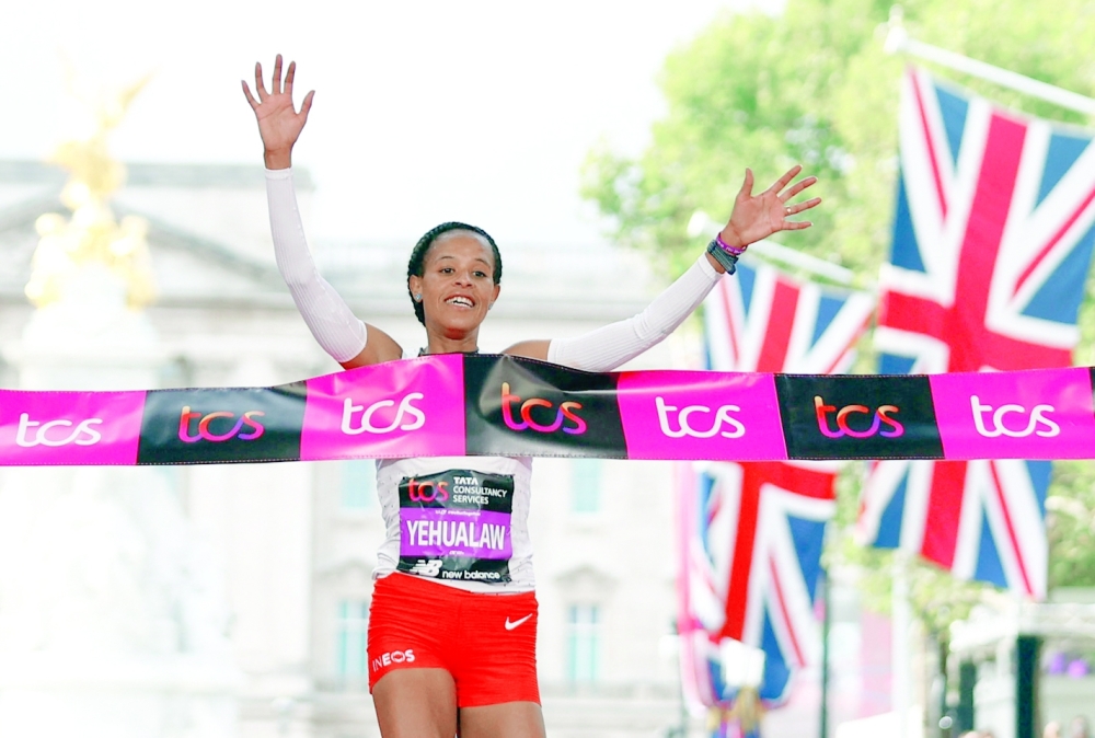 Athletics - London Marathon - London, Britain - October 2, 2022 Ethiopia's Yalemzerf Yehualaw crosses the line to win the women's elite race Action Images via Reuters/Andrew Boyers
