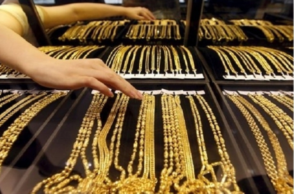 Gold prices continue to slide in Oman, globally - Oman Observer